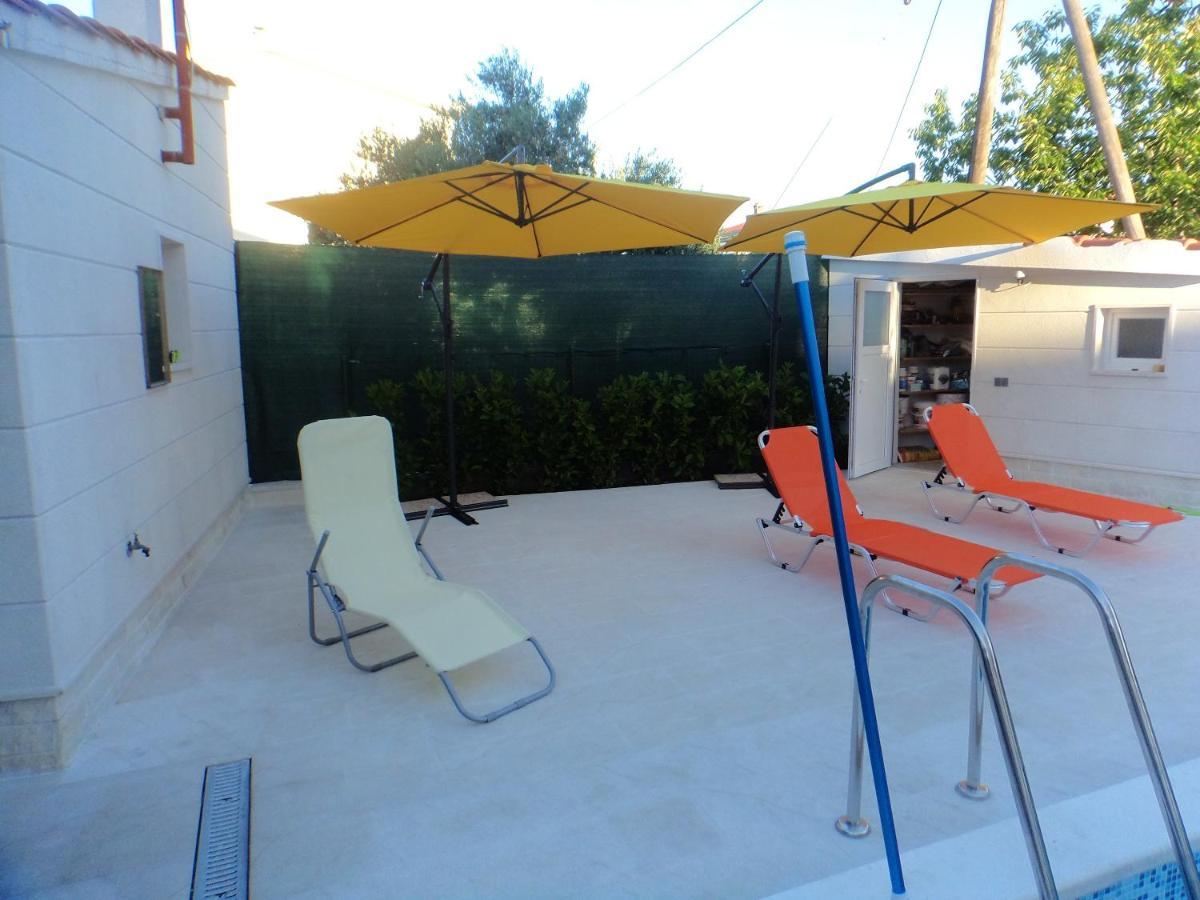 Charming Flat In Kastel Stafilic With Shared Pool 27 M² Appartement Kaštela Buitenkant foto